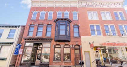 Perfect Location: Historic Downtown Guesthouse