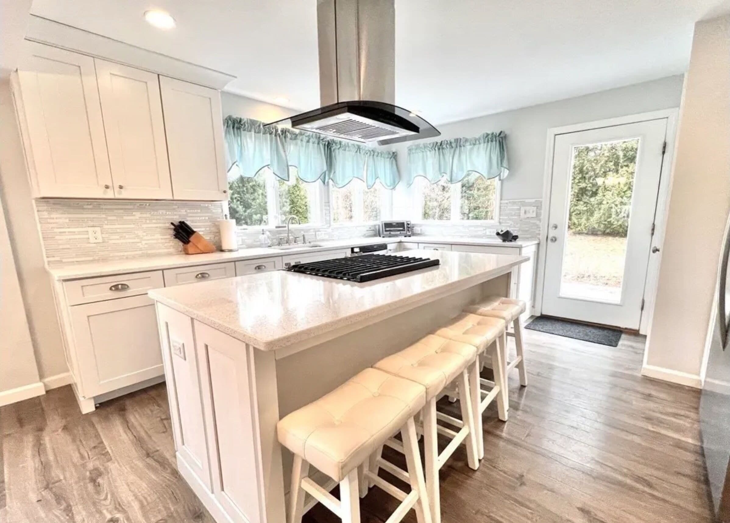 Walk: Private Ocean Beach, Shops, Dining, Mini-Golf! Modern Home, 5-Star Reviews