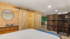 3 bedrooms, iron/ironing board, free WiFi, bed sheets - Whispering Trees Cabin (Hendersonville)