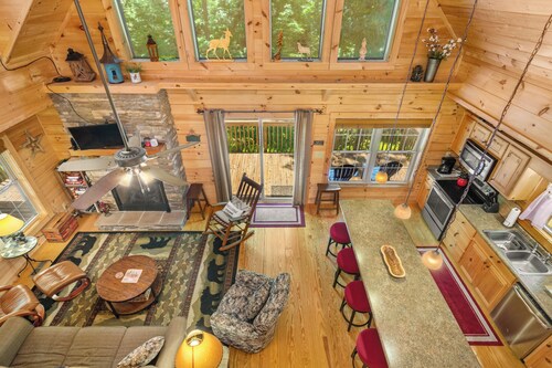 Pet-Friendly Cabin w/ Hot Tub & Ensuites