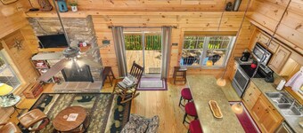 Pet-Friendly Cabin w/ Hot Tub & Ensuites