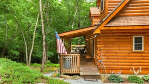 Exterior - Whispering Trees Cabin (Hendersonville)