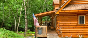 Secluded Cabin w/ Hot Tub & 3 Ensuites