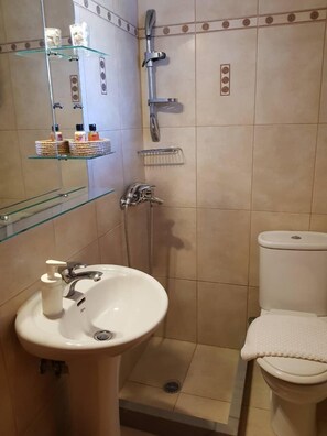 シャワー、タオル、石鹸、シャンプー