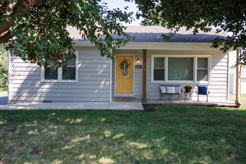Cozy and Conveniently located close to KCI