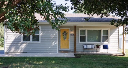Cozy and Conveniently located close to KCI