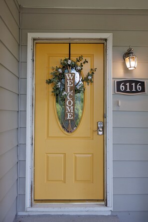 Exterior detail - Cozy and Conveniently located close to KCI (KCMO)