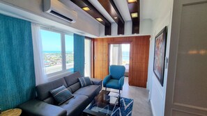 Smart TV, Netflix, DVD player, streaming services - Lux. 2 BR Condo- Beach+2 Pools‏/ Gym  wow sea-view (Lapu-Lapu City)