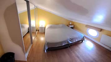 10 chambres, coffres-forts dans les chambres, bureau