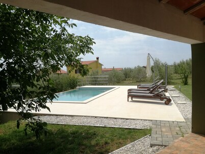 Old renovated house with private swimming pool, romantic, quiet, family friendly