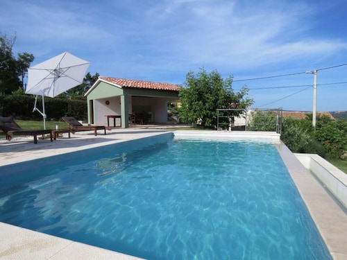 Old renovated house with private swimming pool, romantic, quiet, family friendly