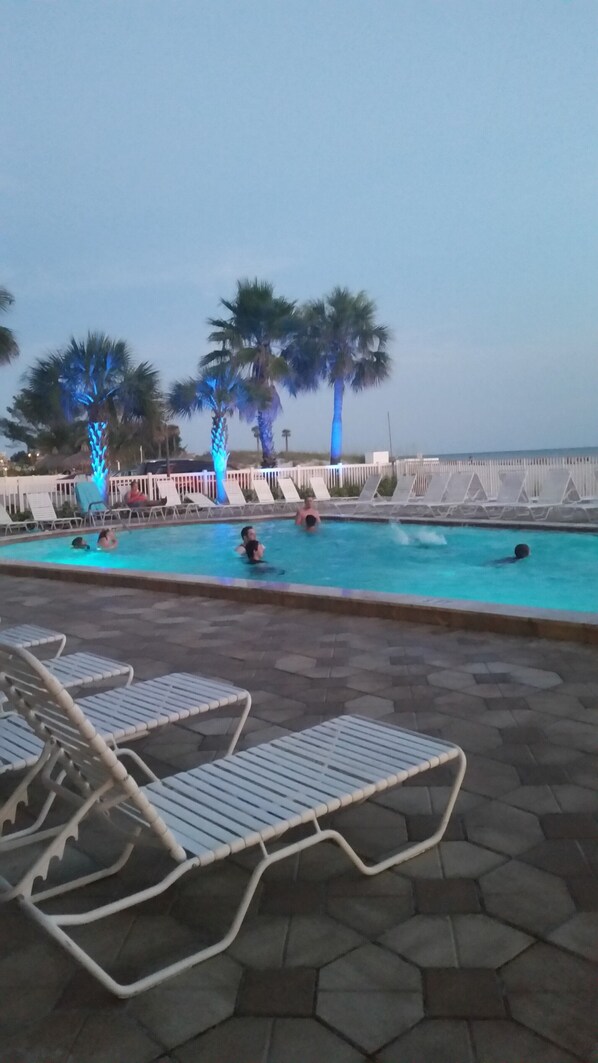Outdoor pool, a heated pool - Beach Vacation Paradise @ Famous John's Pass Madeira Beach (Madeira Beach)