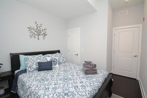 3 bedrooms, iron/ironing board, Internet, bed sheets