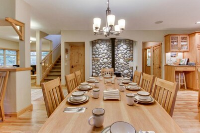Slow Down & Rejuvenate! Hot Tub, Sauna & Trails at the Olympic Foothills Lodge