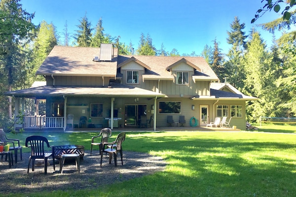 Large Yard, Complete with Yard Games and Fire Pit