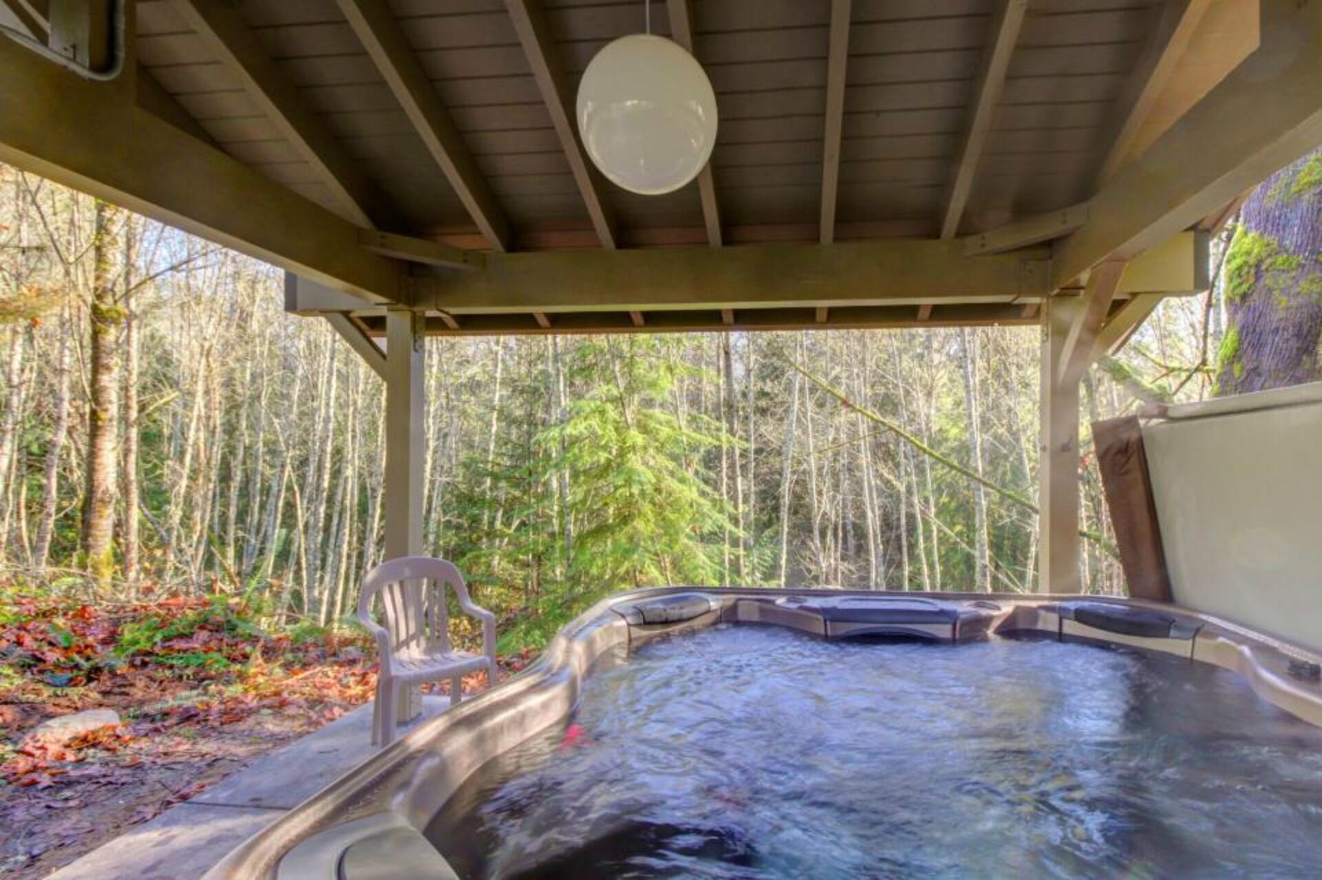 Outdoor spa tub