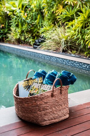 حمّام سباحة خارجي