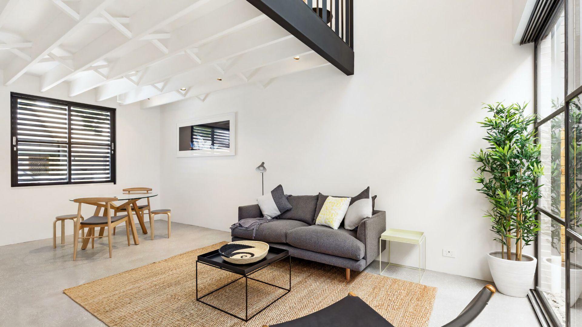 Una Smart TV, una chimenea