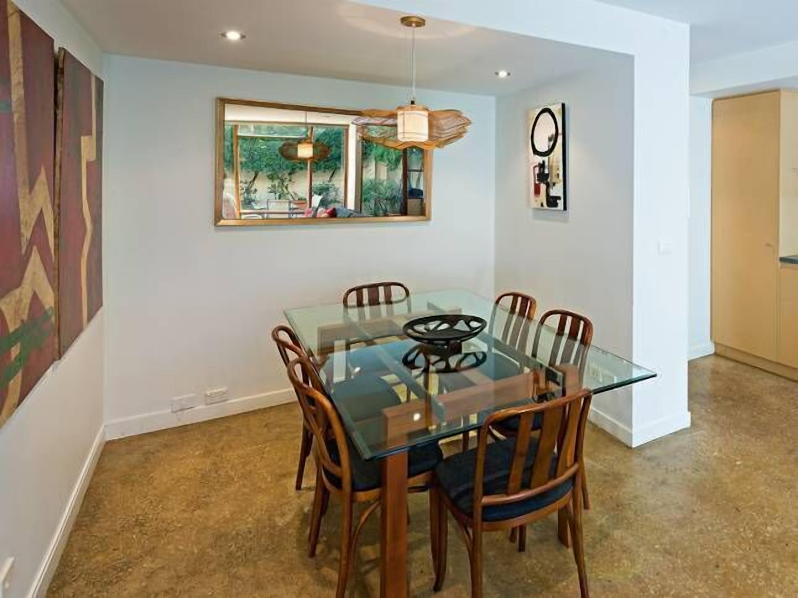 Fitzgeorge - spacious home in inner Fitzroy Melbourne perfect location — image 2