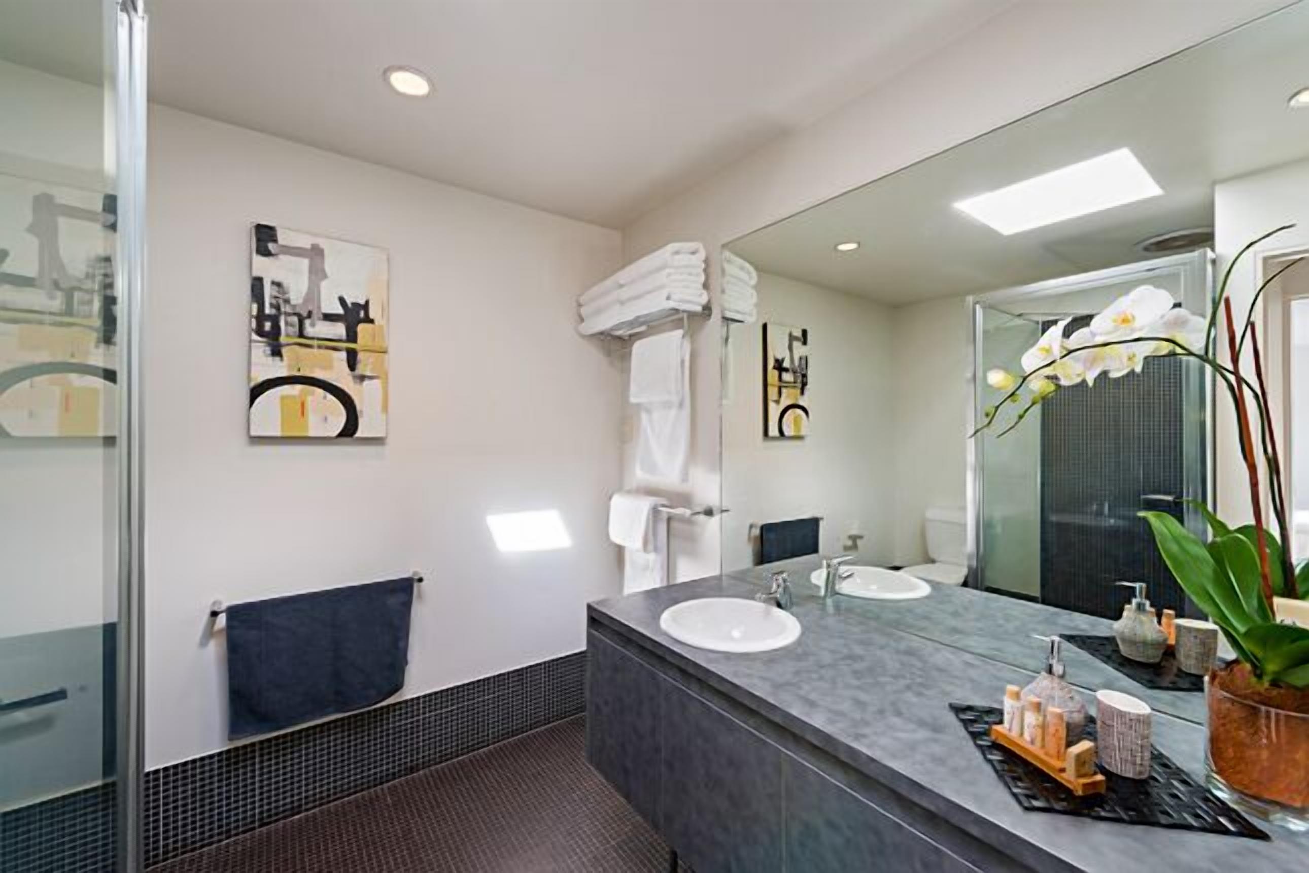 Fitzgeorge - spacious home in inner Fitzroy Melbourne perfect location — image 12