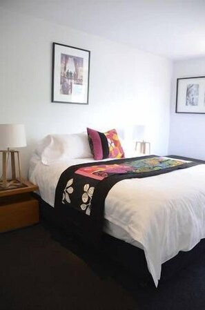 2 bedrooms, iron/ironing board, free WiFi, bed sheets - Fitzgeorge - spacious home in inner Fitzroy Melbourne perfect location (Fitzroy)