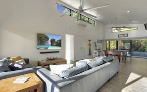 Smart TV, Netflix, DVD player, books