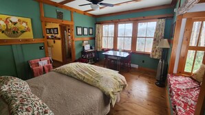 A cozy room with a bed, a desk, and a window. - ADORABLE  CABIN WITH AMAZING MOUNTAIN VIEWS CLOSE TO GORE MT (North River)