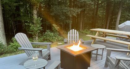 Great location, sleeps 10 , close to mountain/town , hot tub, 3 full baths