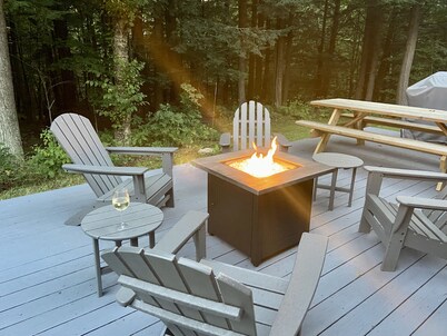  Great location,  sleeps 10 , close to mountain/town , hot tub, 3 full baths 