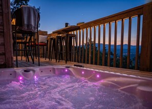 Outdoor spa tub - Bald Eagle Lodge with `EPIC` Long Range | Mountain Views | Hot-Tub|Pets OK (Cleveland)