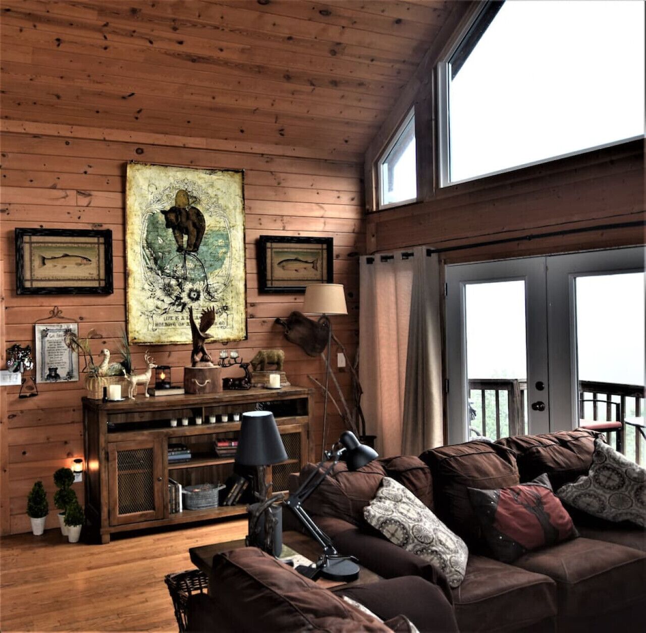 TV, fireplace, Netflix, Hulu