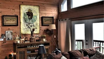 TV, fireplace, Netflix, Hulu