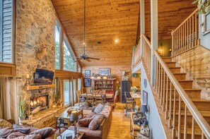 TV, fireplace, Netflix, Hulu