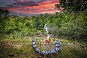 Property grounds - Bald Eagle Lodge with `EPIC` Long Range | Mountain Views | Hot-Tub|Pets OK (Cleveland)