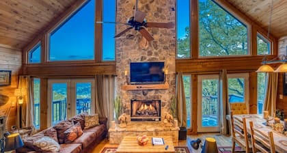 Bald Eagle Lodge with `EPIC` Long Range | Mountain Views | Hot-Tub|Pets OK