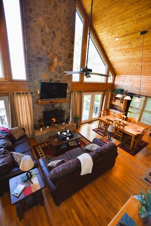 TV, fireplace, Netflix, Hulu