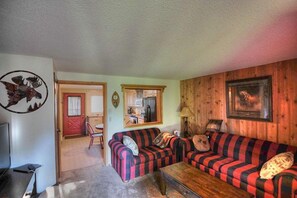 Smart TV, DVD player - Very nice Condominium in an excellent location! (West Yellowstone)