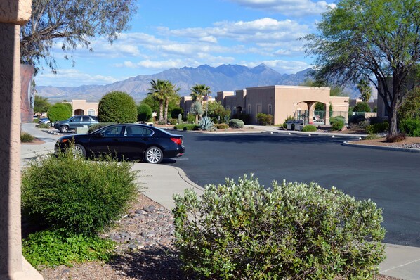 Property grounds - Up-scale 3 Room Suite Located In A Popular SW Resort At @2900 Feet Elevation (Green Valley)