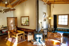 TV, fireplace, DVD player, books