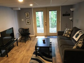 Smart TV, fireplace, DVD player, foosball - Kentucky Lake Waterfront Home, dock, 4 large BR, new kitchen in 2019 (Hardin)