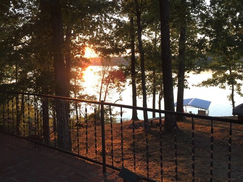 Kentucky Lake Waterfront Home, dock, 4 large BR, new kitchen in 2019