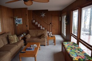 Smart TV, fireplace, DVD player, foosball - Kentucky Lake Waterfront Home, dock, 4 large BR, new kitchen in 2019 (Hardin)