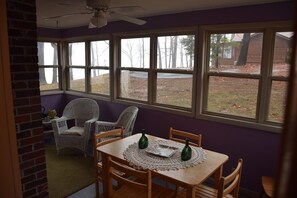 Dining - Kentucky Lake Waterfront Home, dock, 4 large BR, new kitchen in 2019 (Hardin)