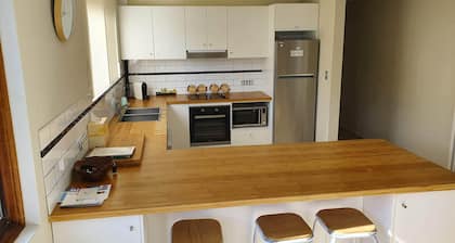 Wallis View - Lake and Sunset Views