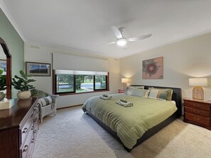 2 bedrooms, iron/ironing board, bed sheets
