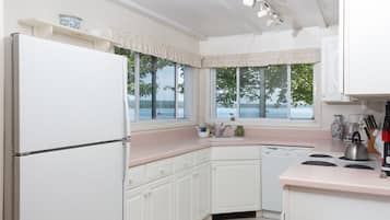 KylskÄp, mikrovÄgsugn, ugn och spishÀll