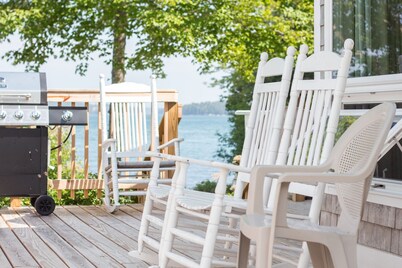 Romantic cottage overlooking Frenchman's Bay -