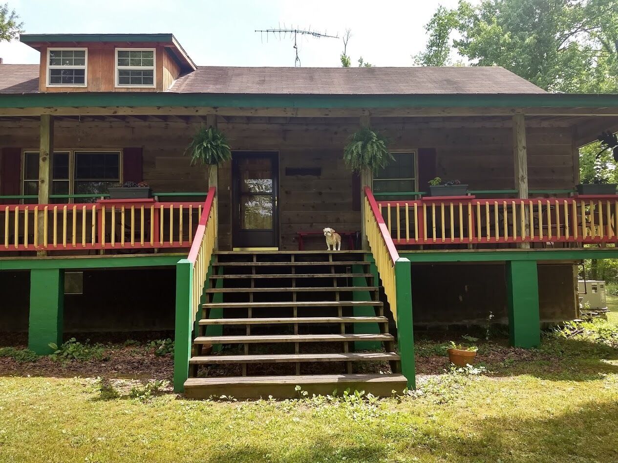 Acorn Cottage - Crossville, TN Very private with plenty of parking.  