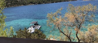 Lastovo Beachfront # 1 Villa con muelle, kayaks, A / C y WIFI