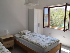 2 chambres, fer et planche à repasser, Wi-Fi, draps fournis